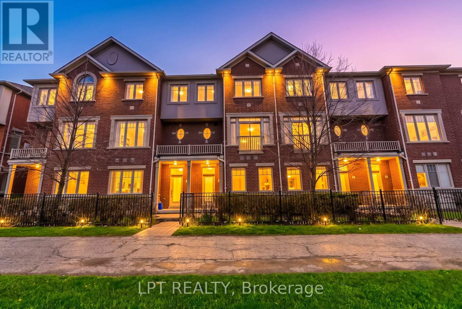 4 – 3215 THOMAS STREET